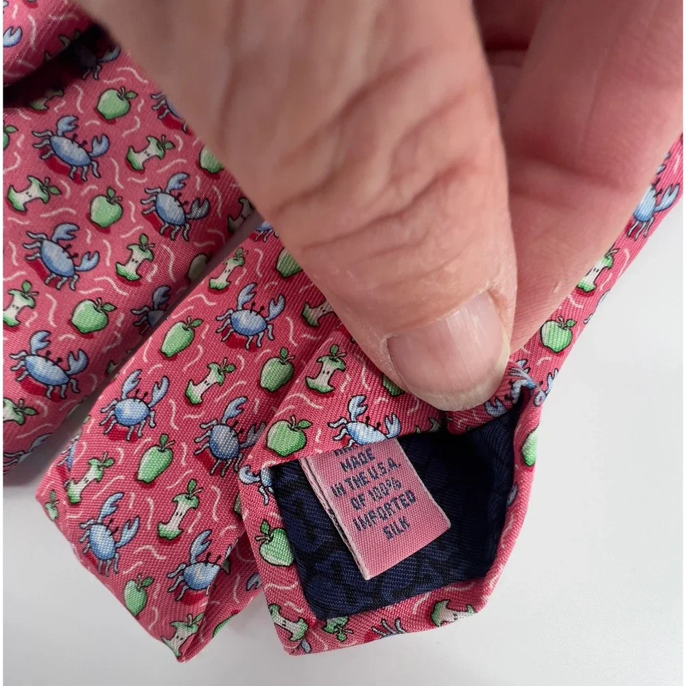 Vineyard Vines distinguished accessory